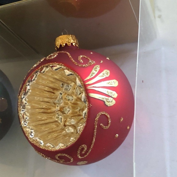 2 Unique Treasures Collection Limited Series Red Green Glass Indent Ornament - Picture 9 of 12